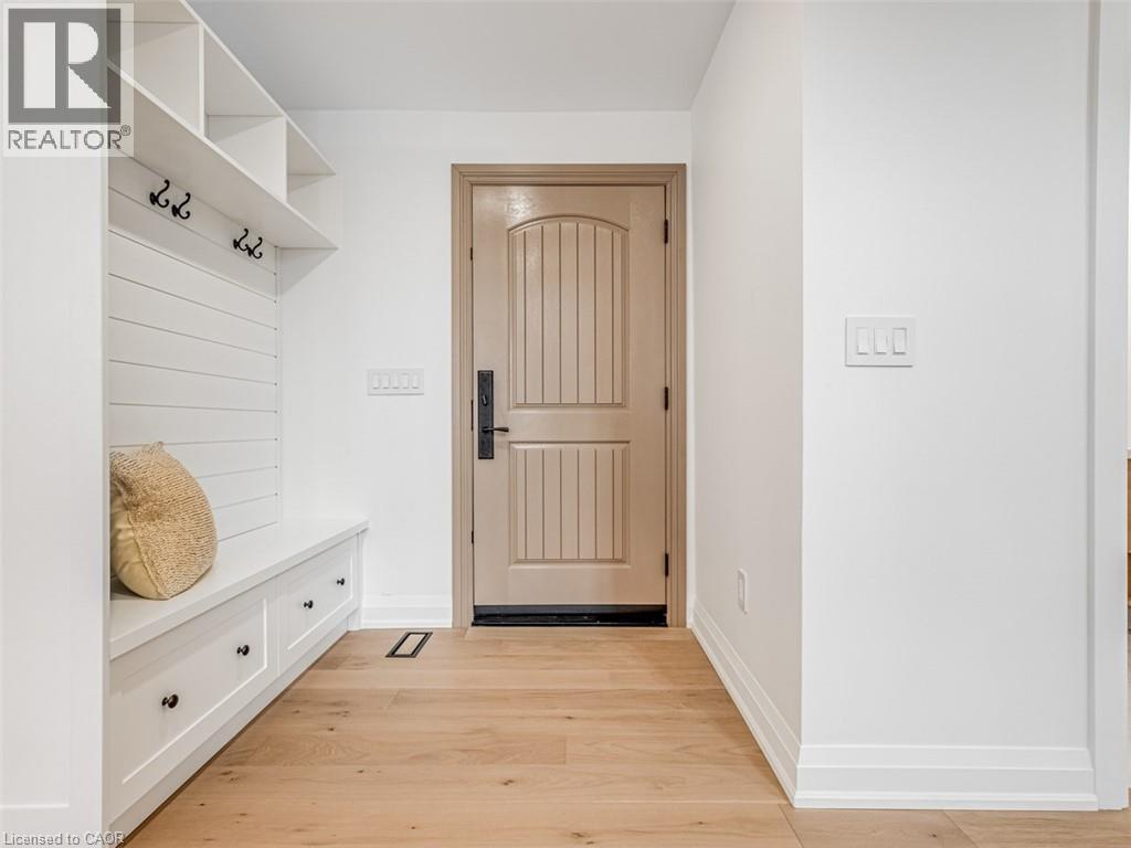 5502 Eaton Avenue, Burlington, ON - Indoor Photo Showing Other Room