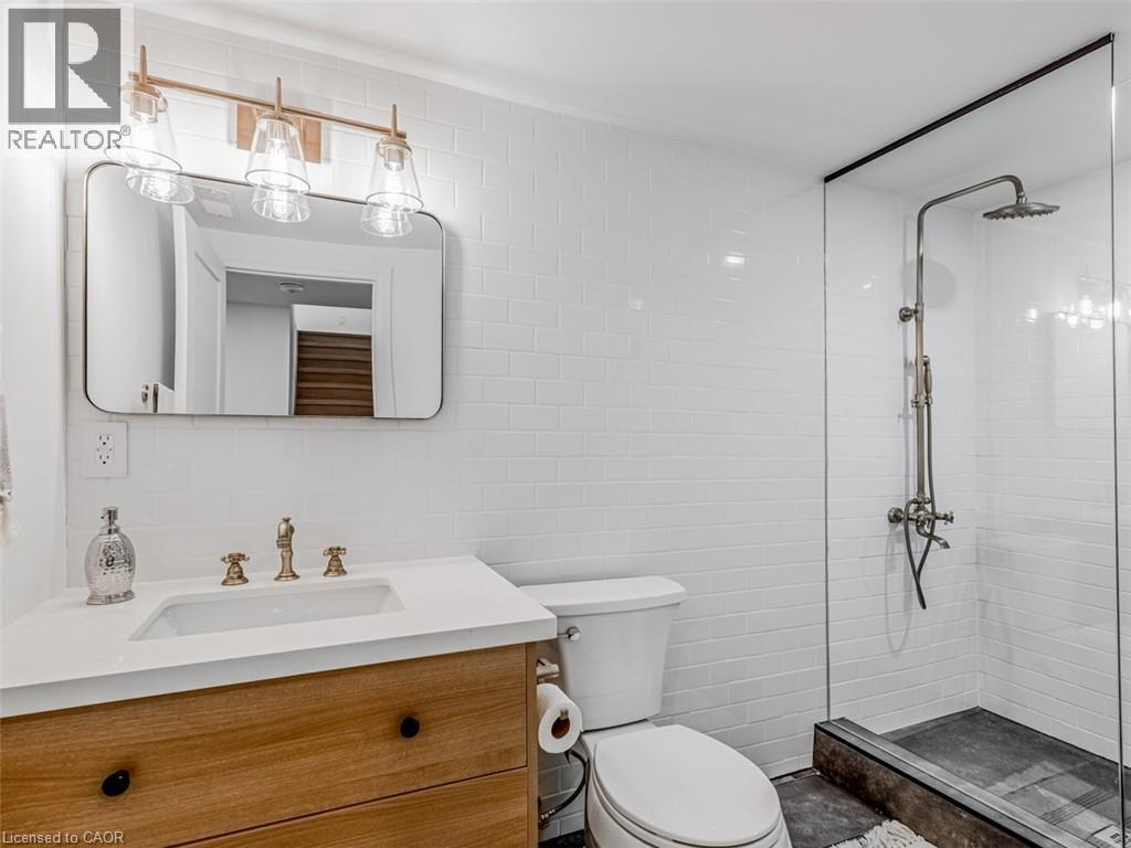 5502 Eaton Avenue, Burlington, ON - Indoor Photo Showing Bathroom