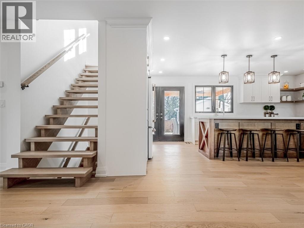 5502 Eaton Avenue, Burlington, ON - Indoor