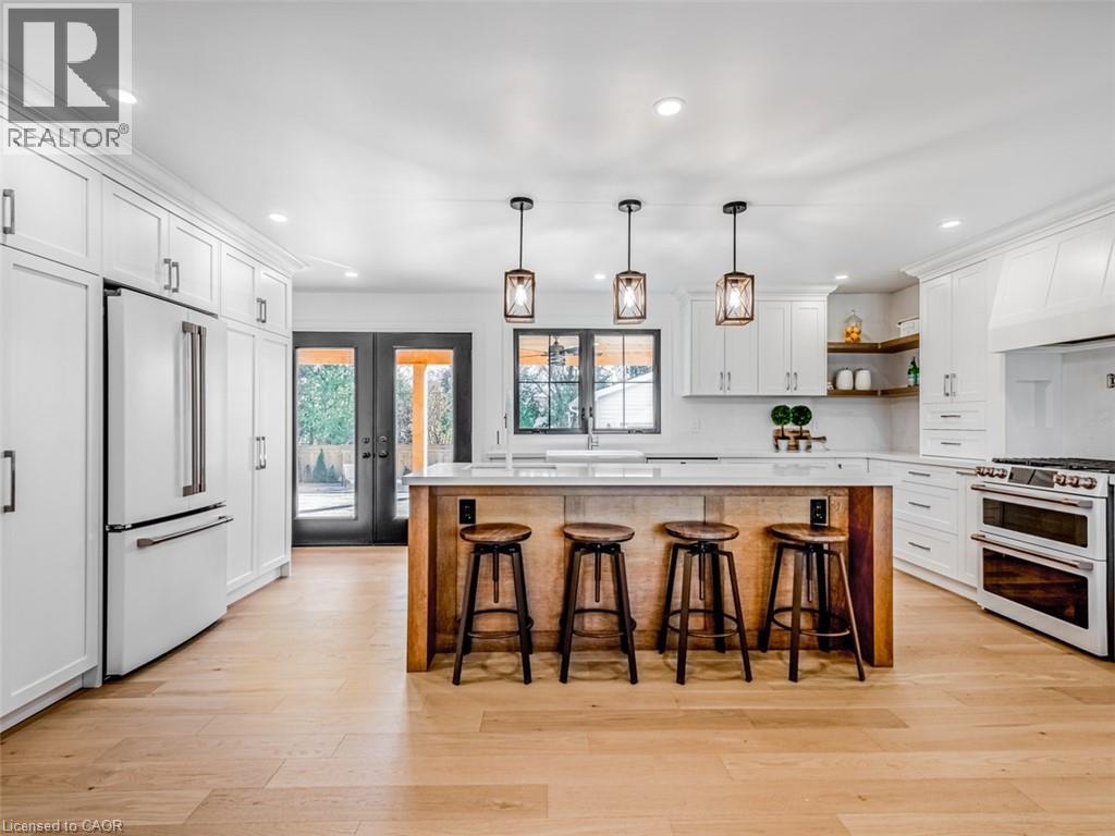 5502 Eaton Avenue, Burlington, ON - Indoor Photo Showing Kitchen With Upgraded Kitchen