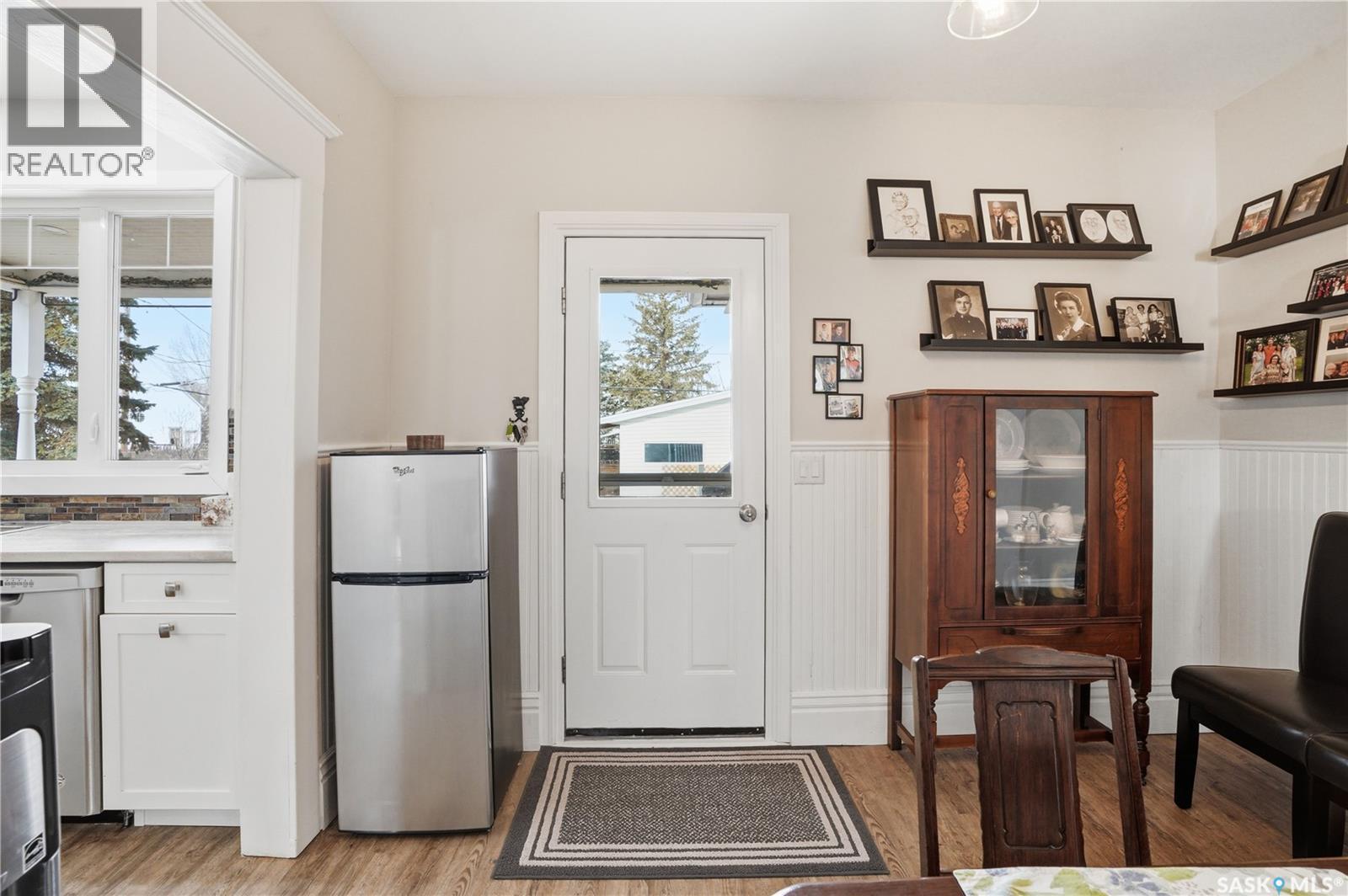 205 3Rd Avenue, Harris, SK - Indoor