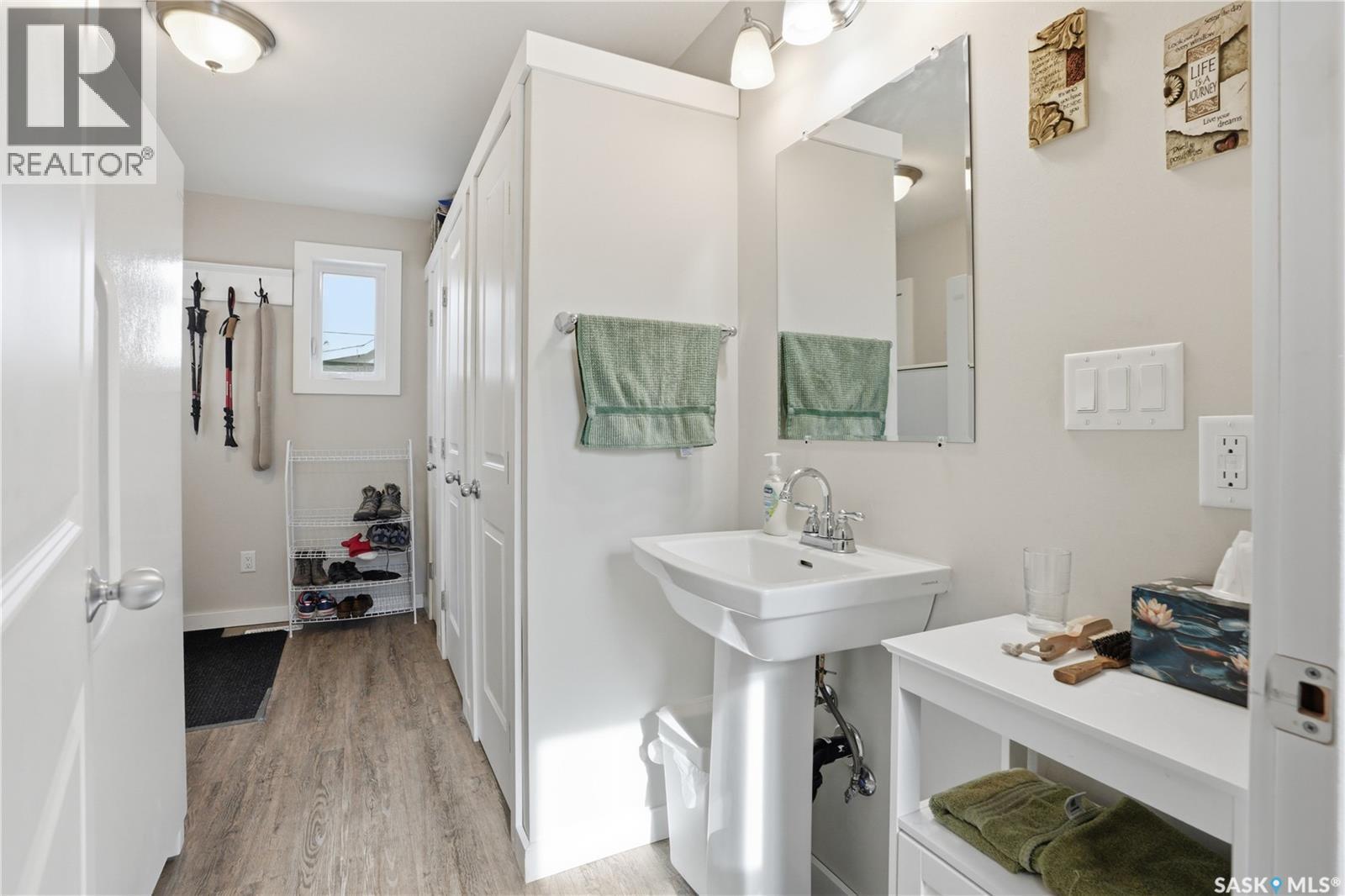 205 3Rd Avenue, Harris, SK - Indoor Photo Showing Bathroom