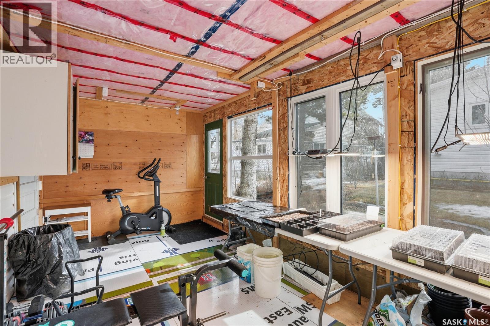 205 3Rd Avenue, Harris, SK - Indoor