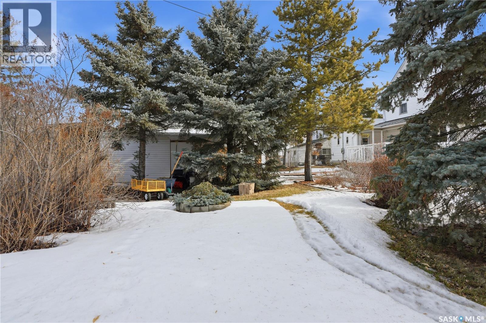 205 3Rd Avenue, Harris, SK - Outdoor