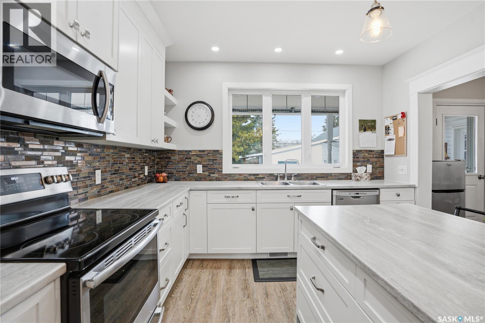 205 3Rd Avenue, Harris, SK - Indoor Photo Showing Kitchen