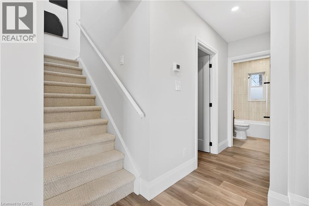 330 East 15Th Street, Hamilton, ON - Indoor Photo Showing Other Room