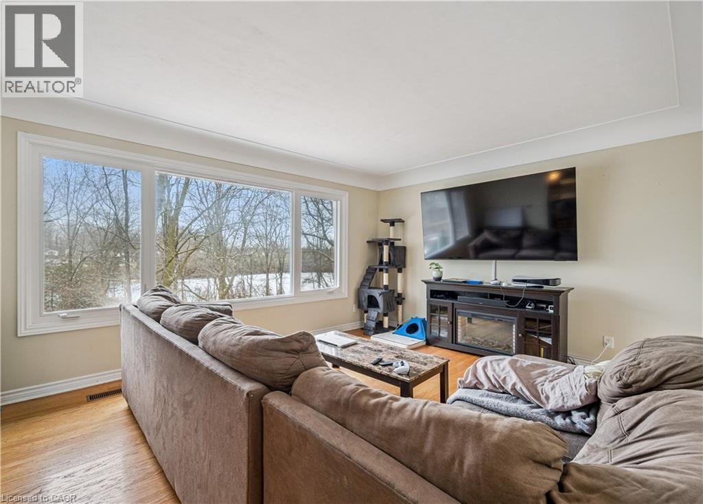 16 Stephen Street, Cambridge, ON - Indoor Photo Showing Living Room