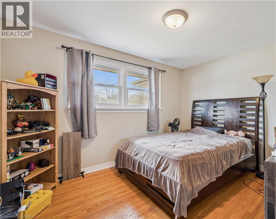 16 Stephen Street, Cambridge, ON - Indoor Photo Showing Bedroom