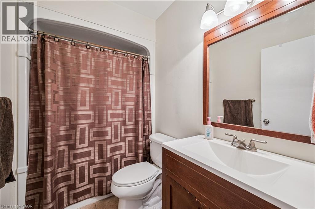 16 Stephen Street, Cambridge, ON - Indoor Photo Showing Bathroom