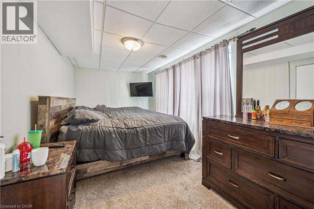 16 Stephen Street, Cambridge, ON - Indoor Photo Showing Bedroom