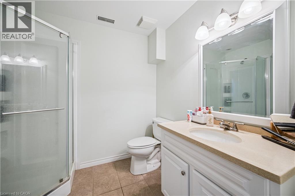 16 Stephen Street, Cambridge, ON - Indoor Photo Showing Bathroom