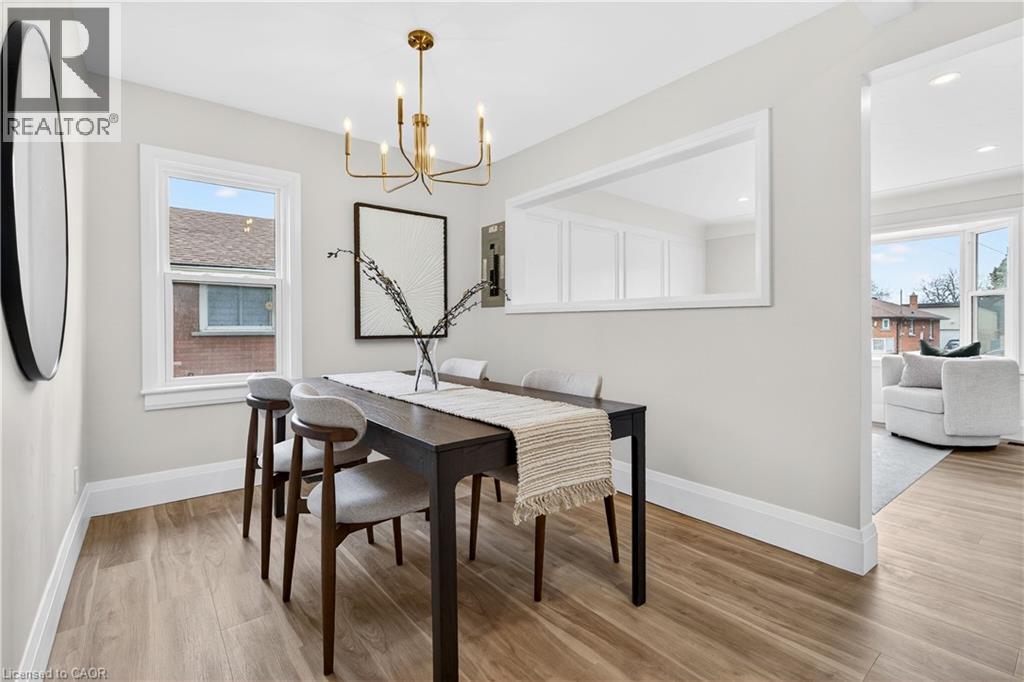 330 East 15Th Street, Hamilton, ON - Indoor Photo Showing Dining Room