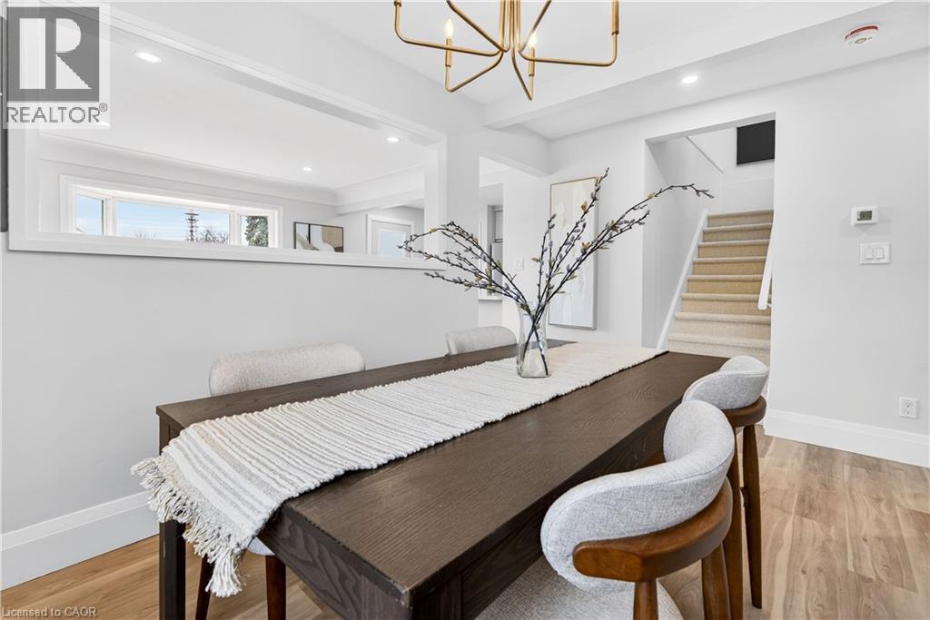 330 East 15Th Street, Hamilton, ON - Indoor Photo Showing Dining Room