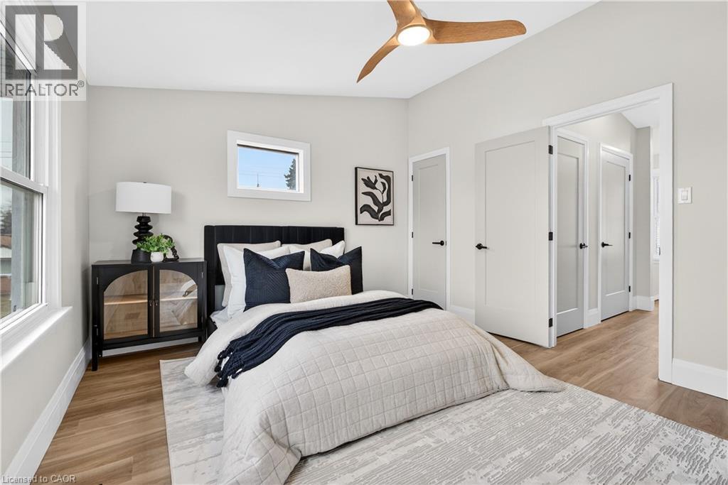 330 East 15Th Street, Hamilton, ON - Indoor Photo Showing Bedroom