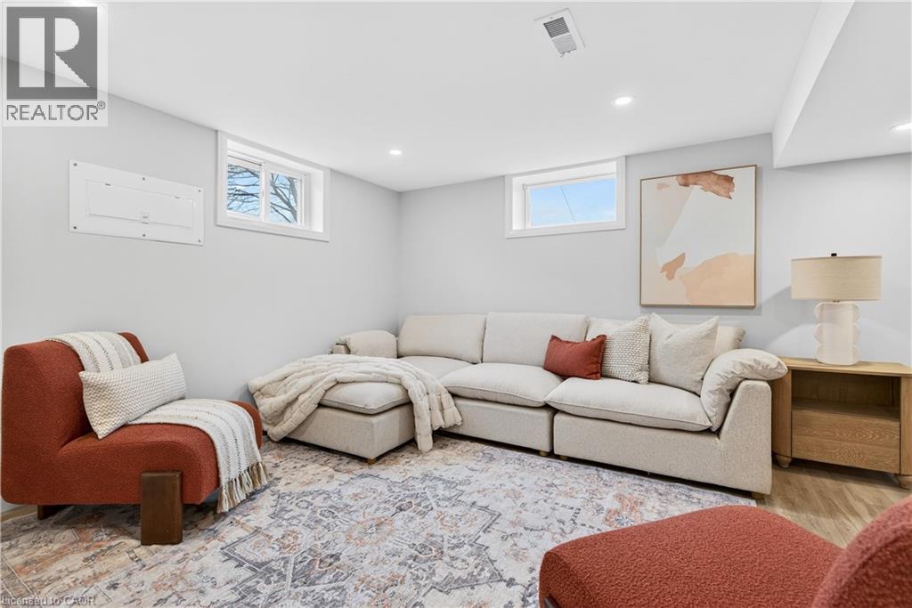 330 East 15Th Street, Hamilton, ON - Indoor