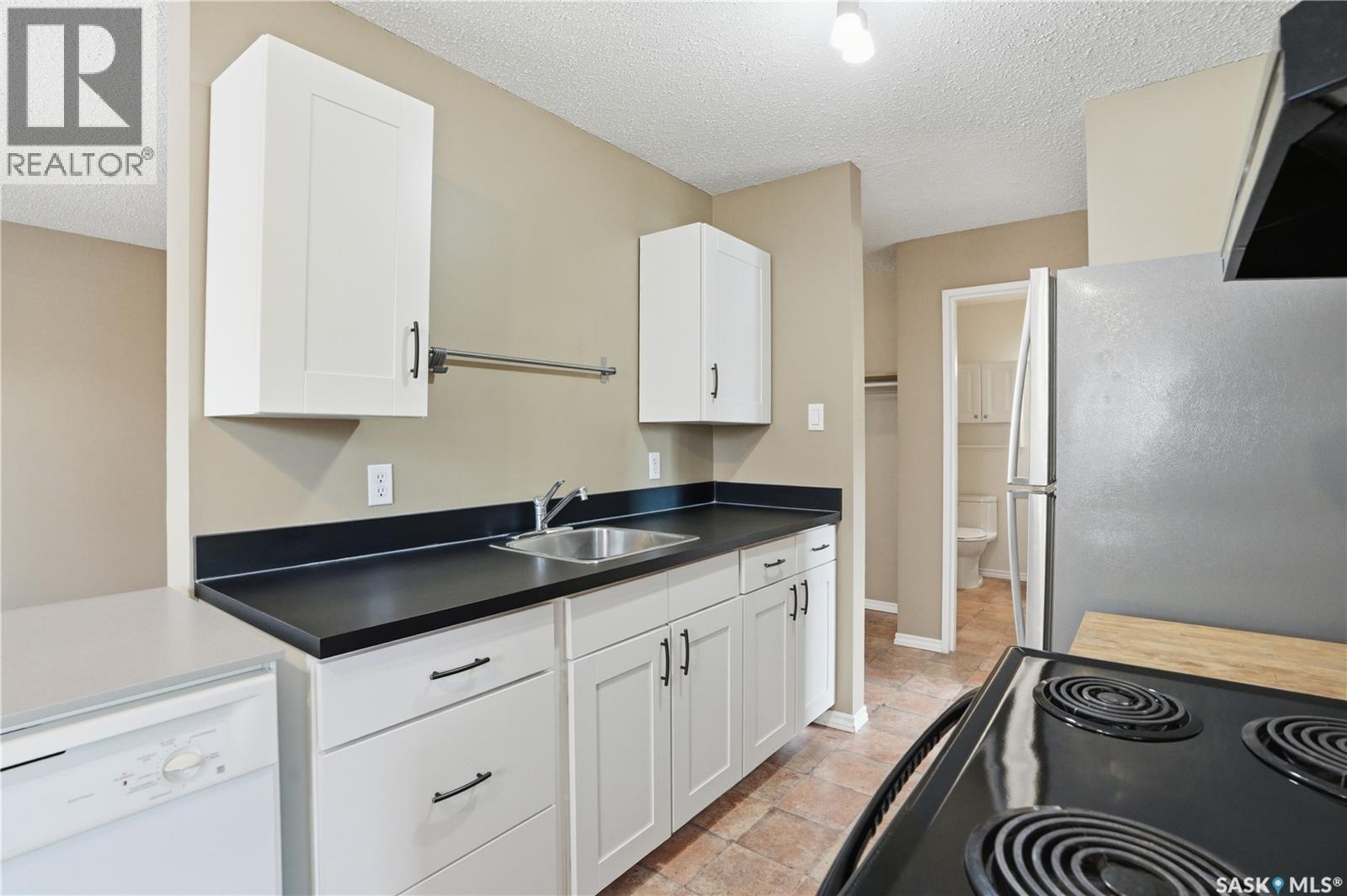 208B 4040 8Th Street E, Saskatoon, SK - Indoor