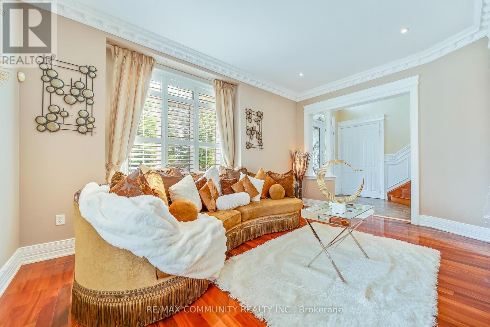 2 Dolby Crescent, Ajax, ON - Indoor Photo Showing Living Room
