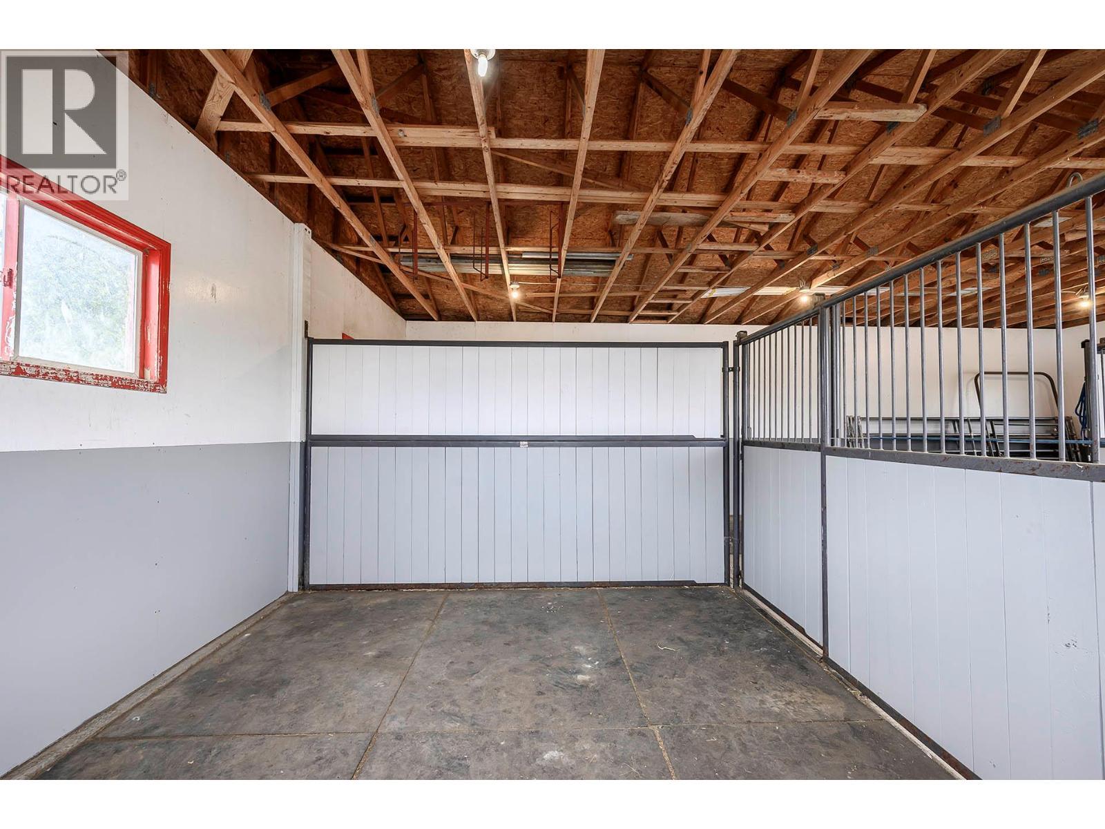 2740 Simms Place, Kamloops, BC - Indoor
