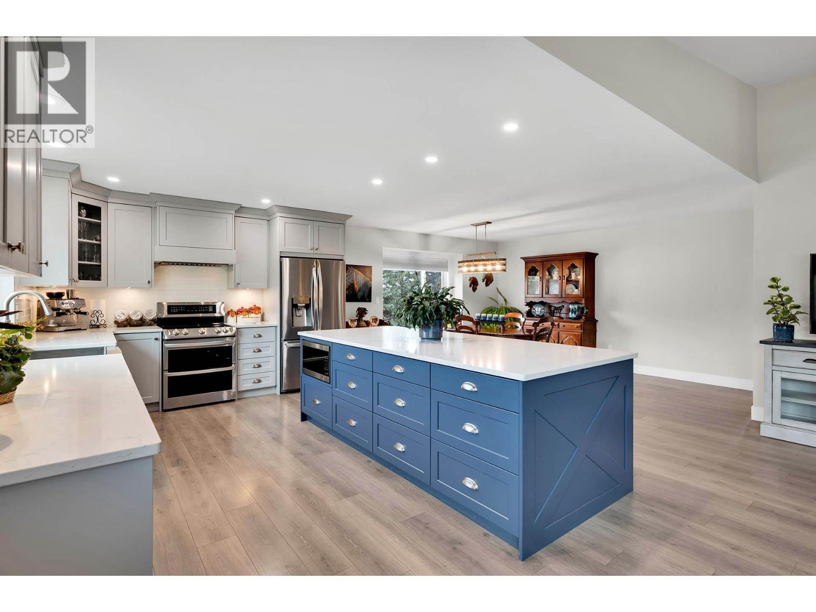 2740 Simms Place, Kamloops, BC - Indoor Photo Showing Kitchen With Upgraded Kitchen