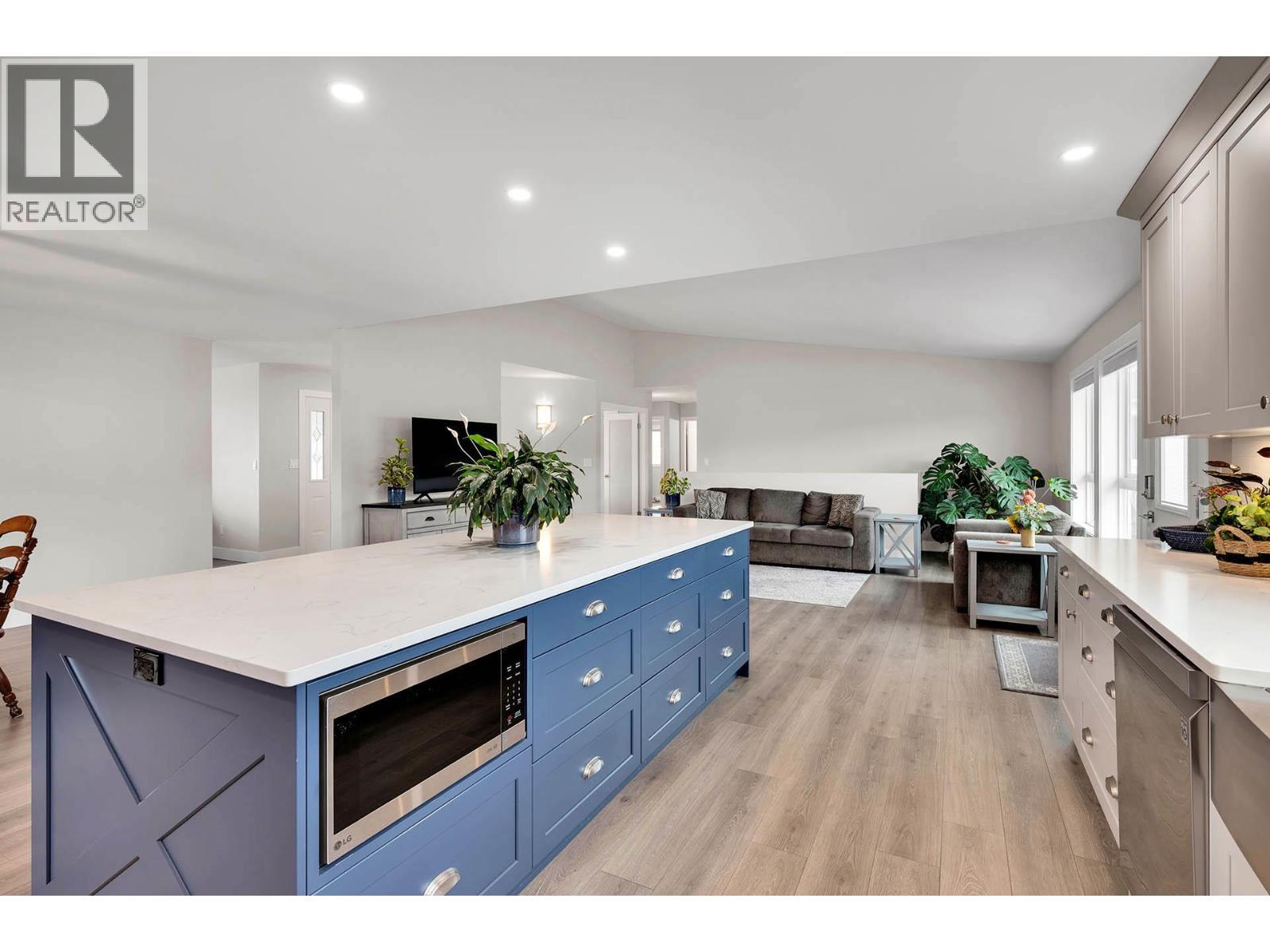 2740 Simms Place, Kamloops, BC - Indoor Photo Showing Kitchen