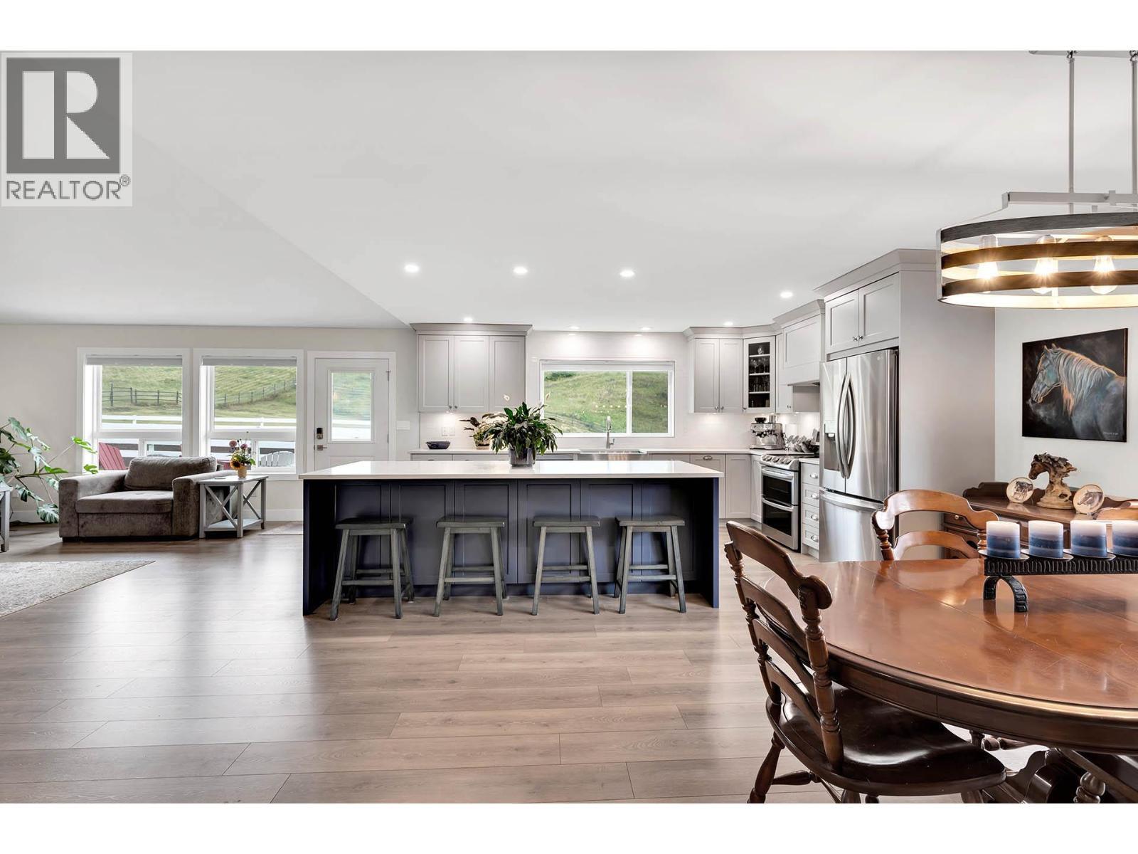 2740 Simms Place, Kamloops, BC - Indoor Photo Showing Dining Room