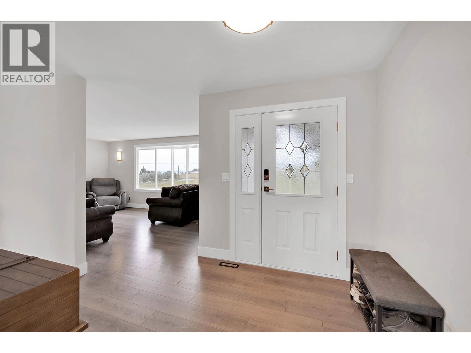 2740 Simms Place, Kamloops, BC - Indoor