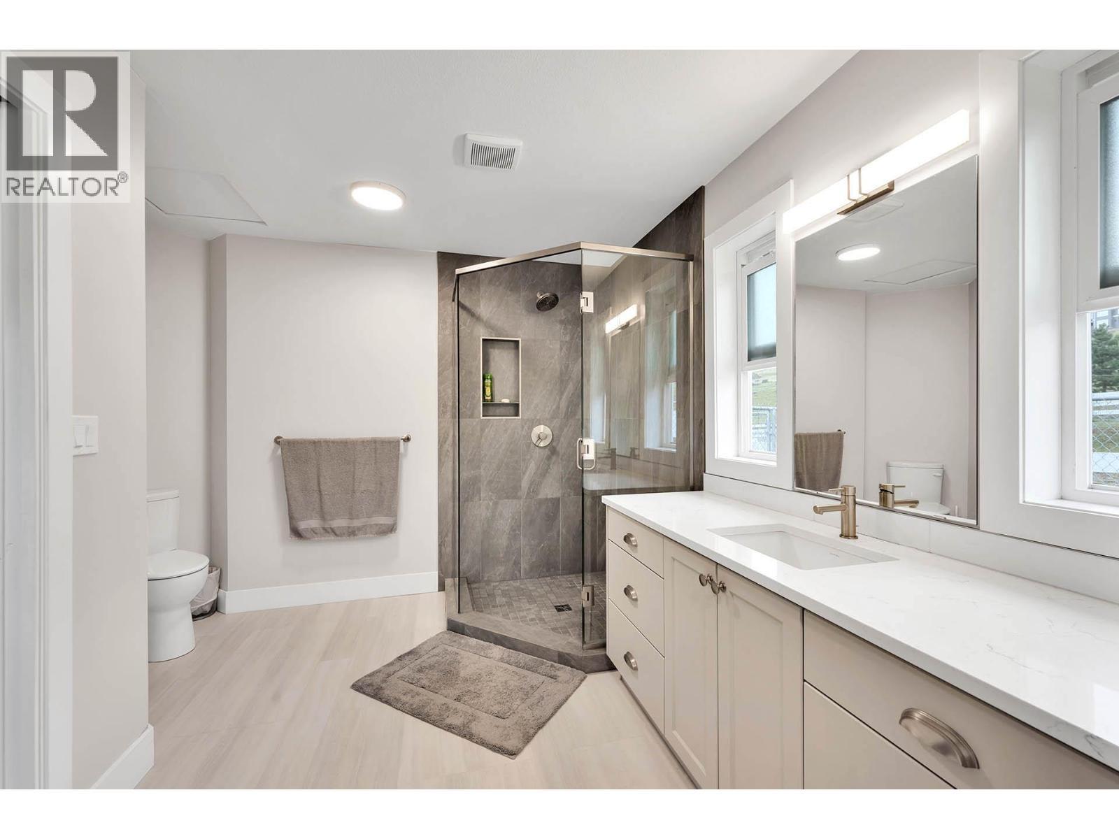 2740 Simms Place, Kamloops, BC - Indoor Photo Showing Bathroom