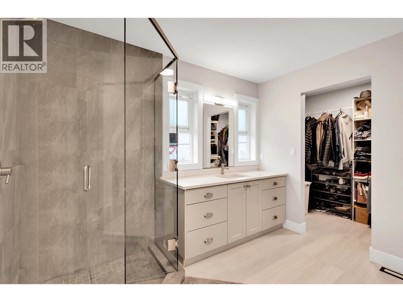 2740 Simms Place, Kamloops, BC - Indoor Photo Showing Bathroom