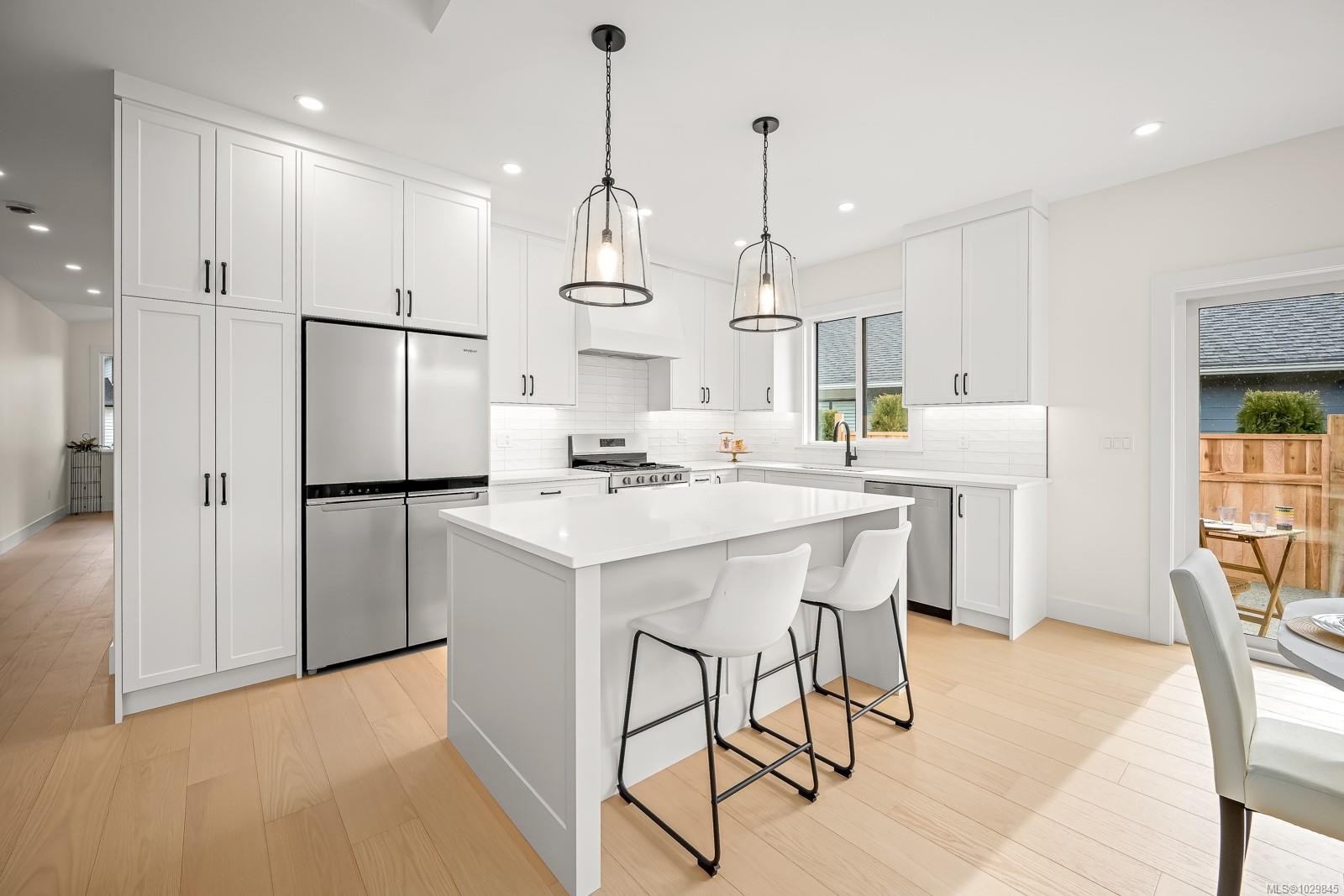 4-865 Grumman Pl, Comox, BC - Indoor Photo Showing Kitchen With Stainless Steel Kitchen With Upgraded Kitchen