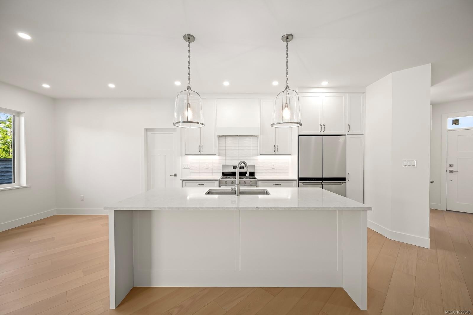 #3-865 Grumman Pl, Comox, BC - Indoor Photo Showing Kitchen With Upgraded Kitchen