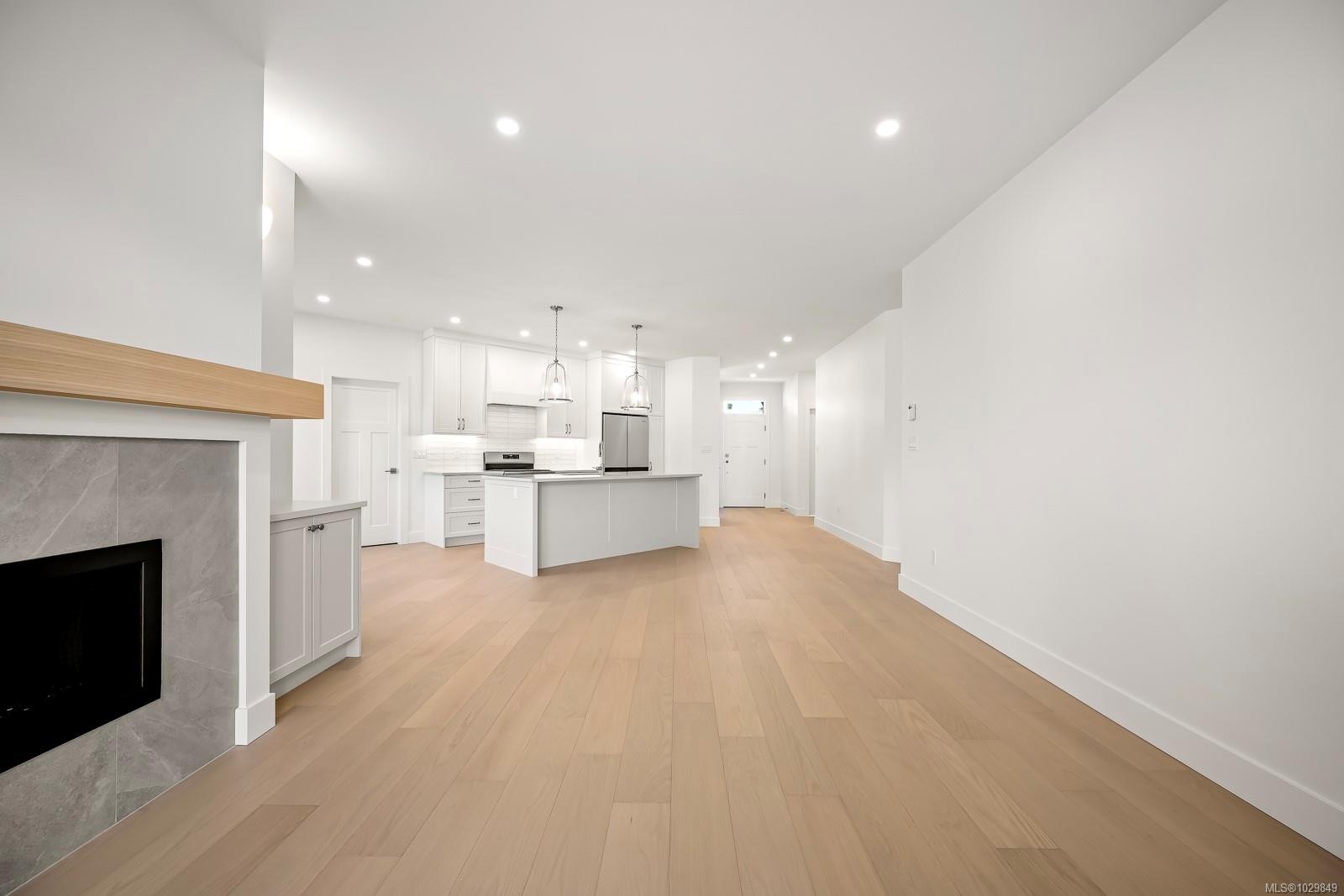 #3-865 Grumman Pl, Comox, BC - Indoor With Fireplace