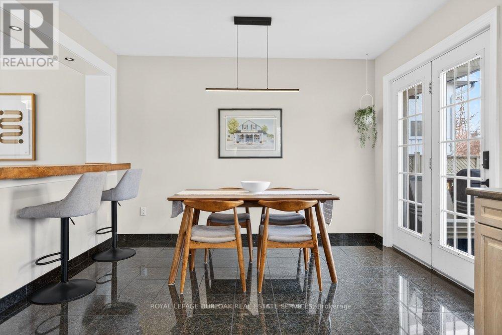 1525 Holburne Road, Mississauga, ON - Indoor Photo Showing Dining Room