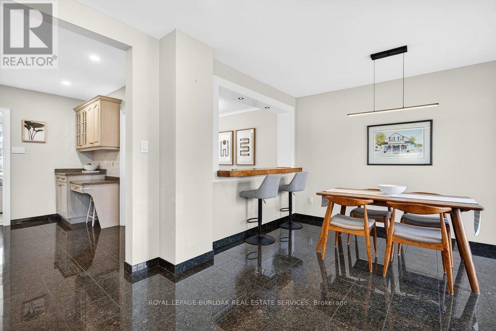 1525 Holburne Road, Mississauga, ON - Indoor Photo Showing Other Room