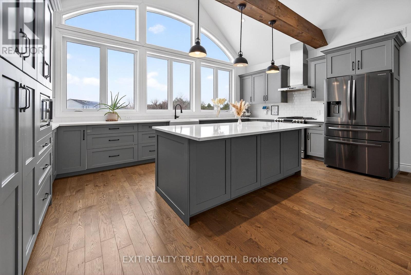 139 Rue Eric, Tiny, ON - Indoor Photo Showing Kitchen With Upgraded Kitchen