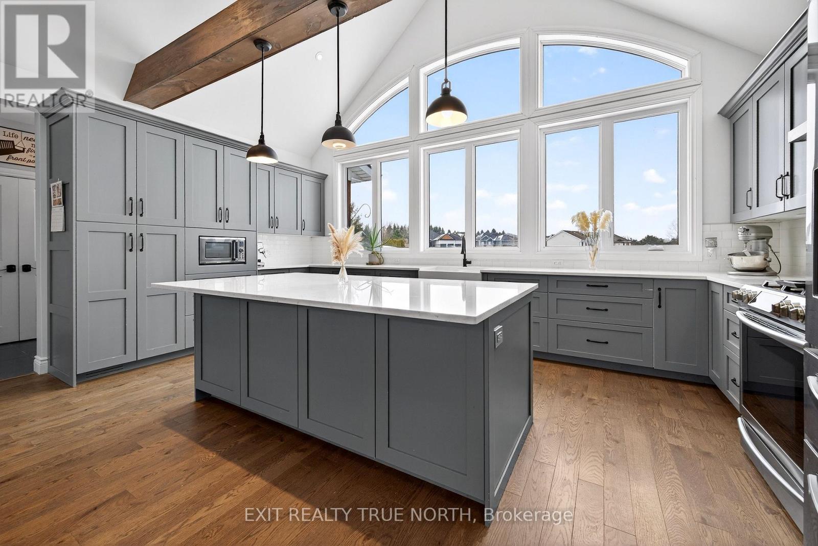 139 Rue Eric, Tiny, ON - Indoor Photo Showing Kitchen With Upgraded Kitchen