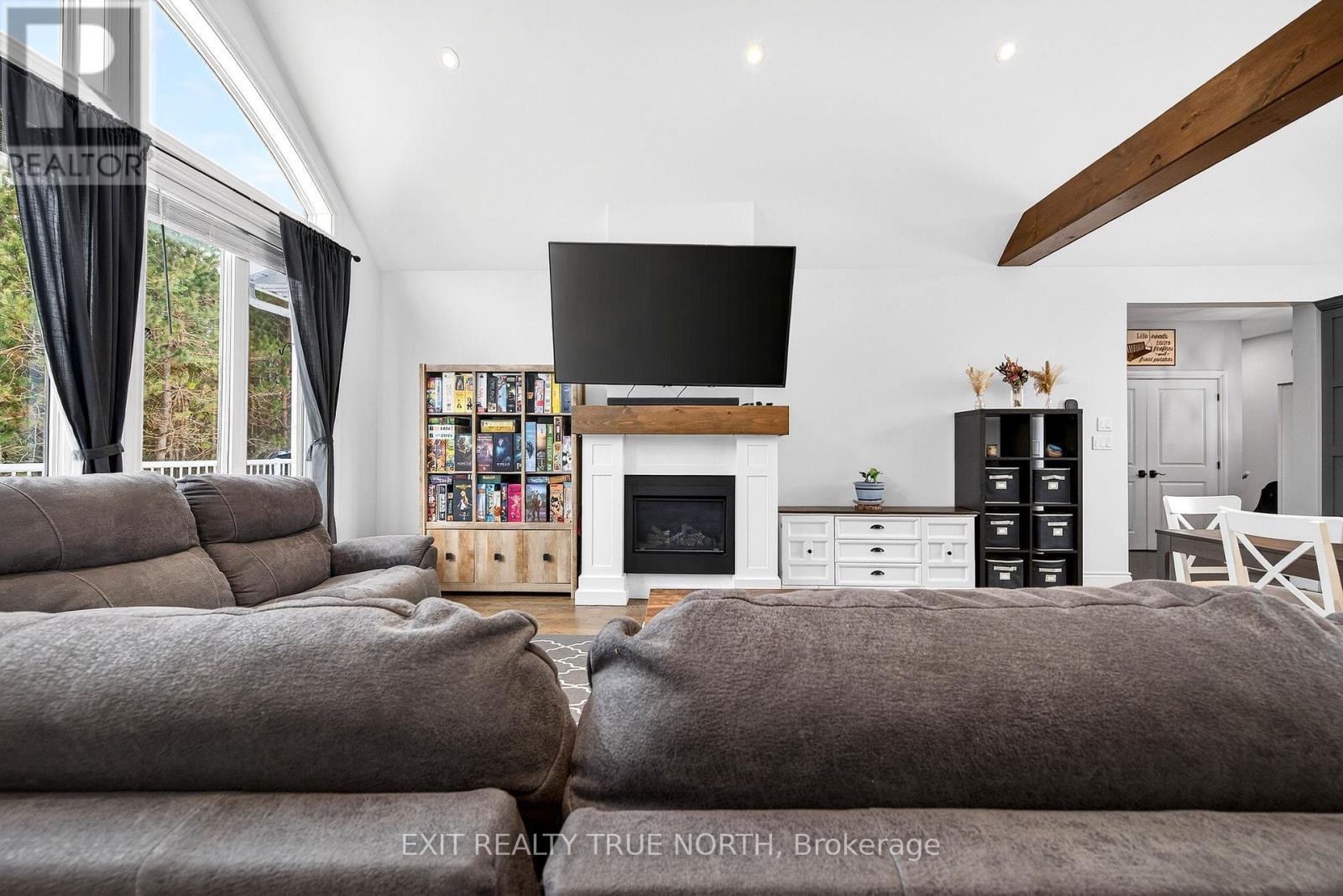 139 Rue Eric, Tiny, ON - Indoor Photo Showing Living Room With Fireplace