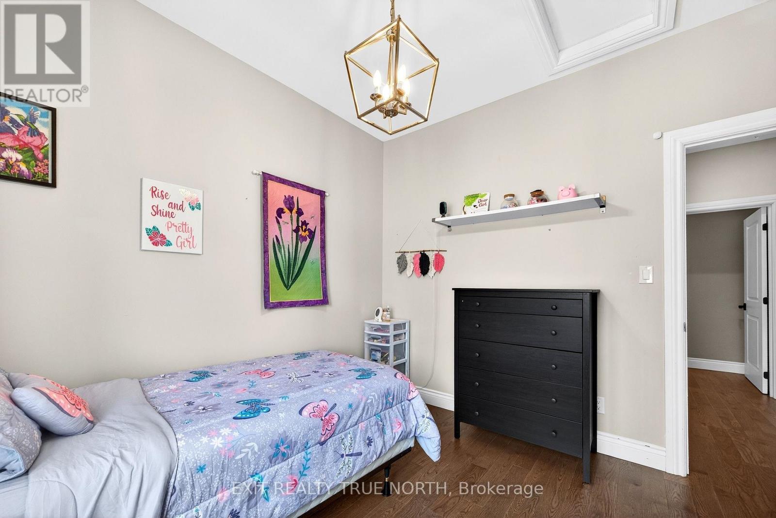 139 Rue Eric, Tiny, ON - Indoor Photo Showing Bedroom