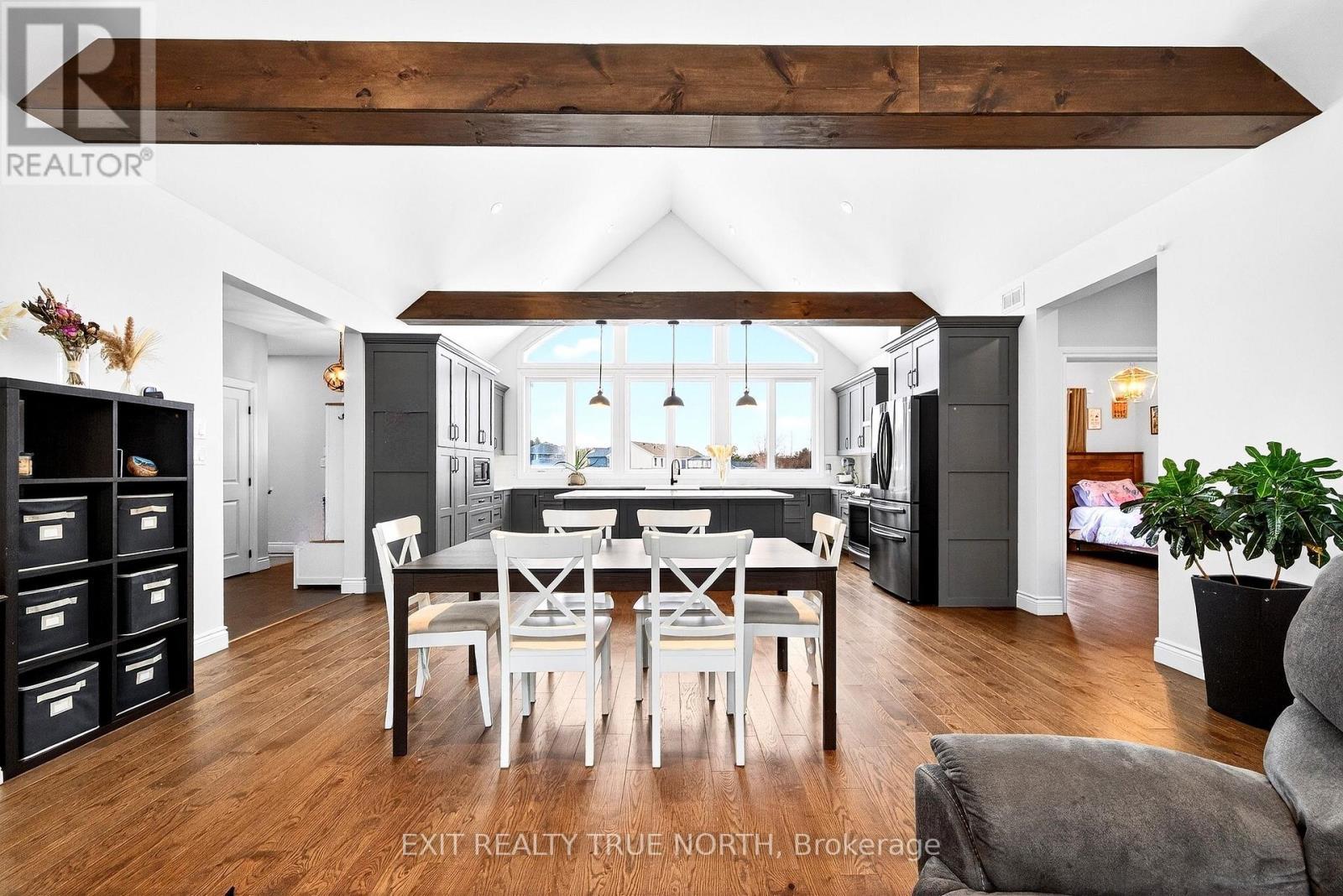 139 Rue Eric, Tiny, ON - Indoor Photo Showing Dining Room