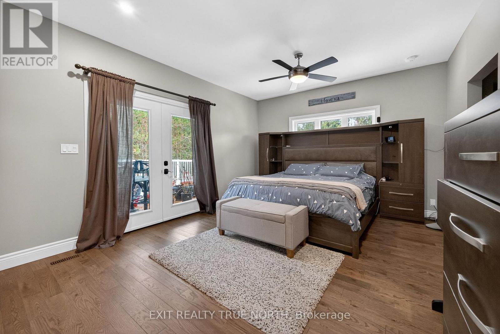 139 Rue Eric, Tiny, ON - Indoor Photo Showing Bedroom