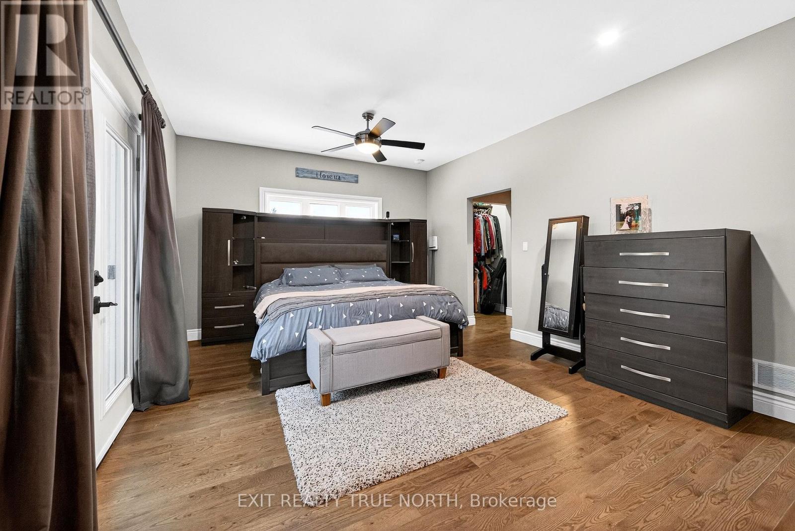 139 Rue Eric, Tiny, ON - Indoor Photo Showing Bedroom