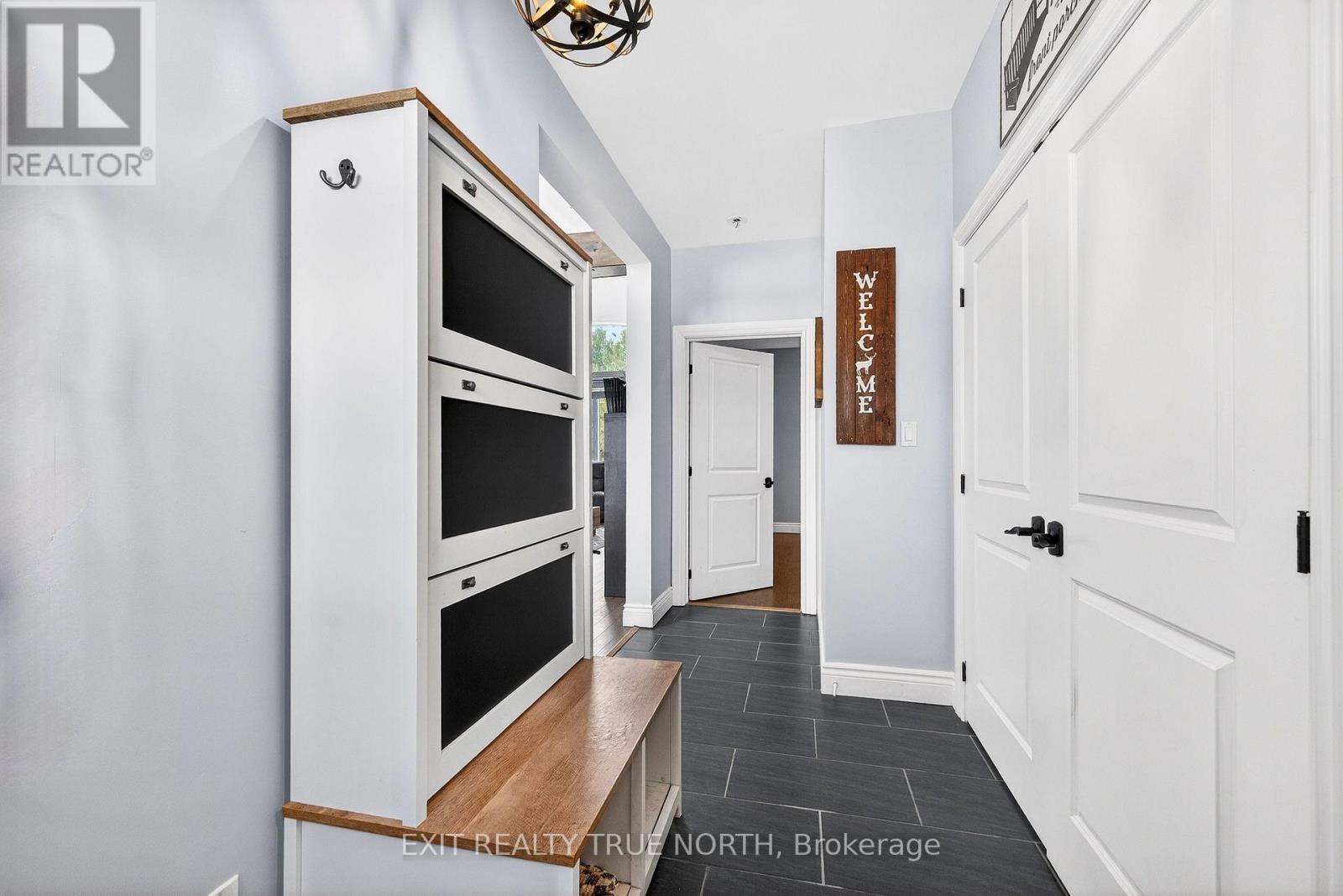 139 Rue Eric, Tiny, ON - Indoor Photo Showing Other Room