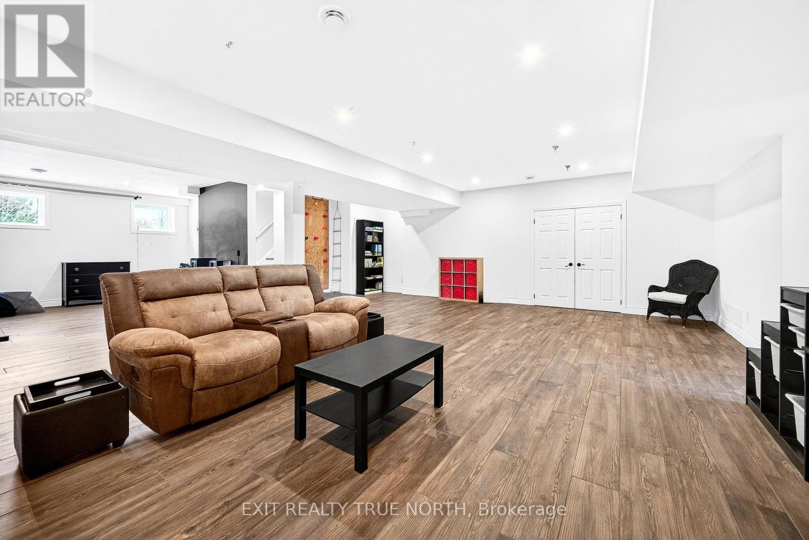 139 Rue Eric, Tiny, ON - Indoor