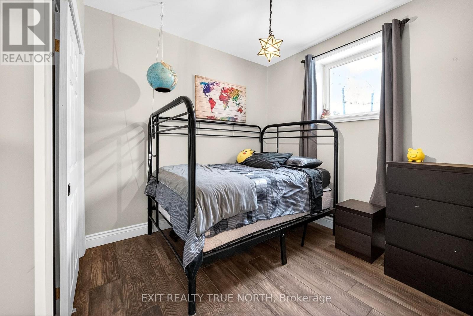 139 Rue Eric, Tiny, ON - Indoor Photo Showing Bedroom