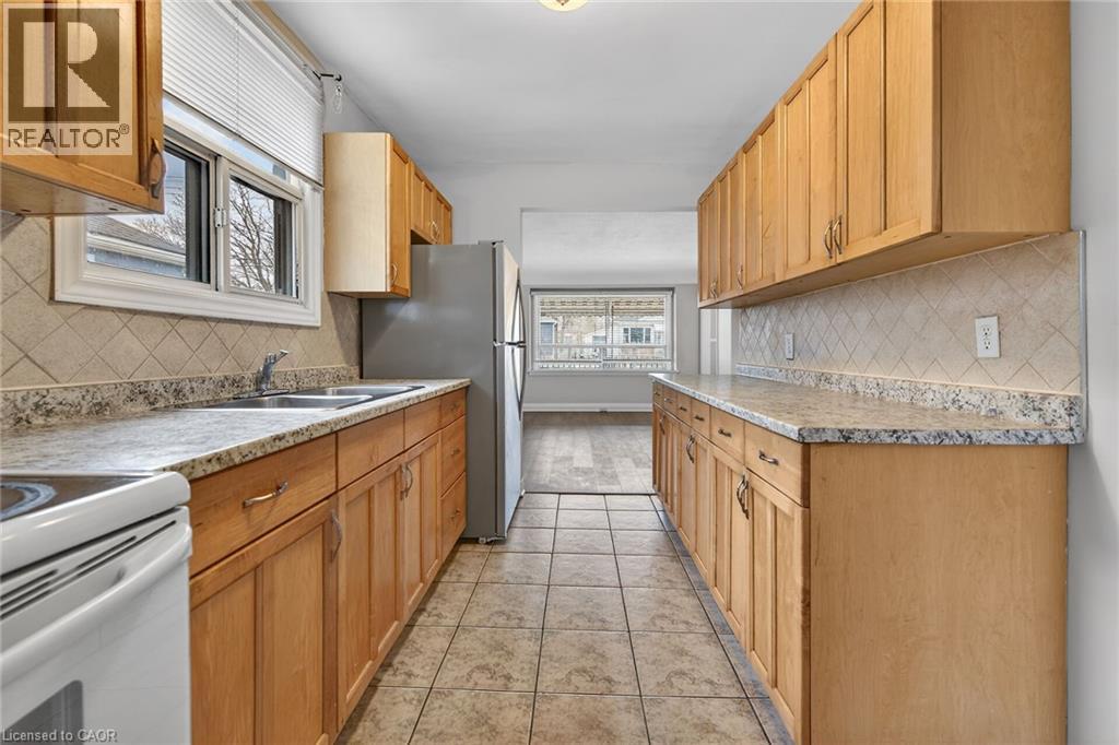 219 East 21St Street, Hamilton, ON - Indoor Photo Showing Kitchen With Double Sink