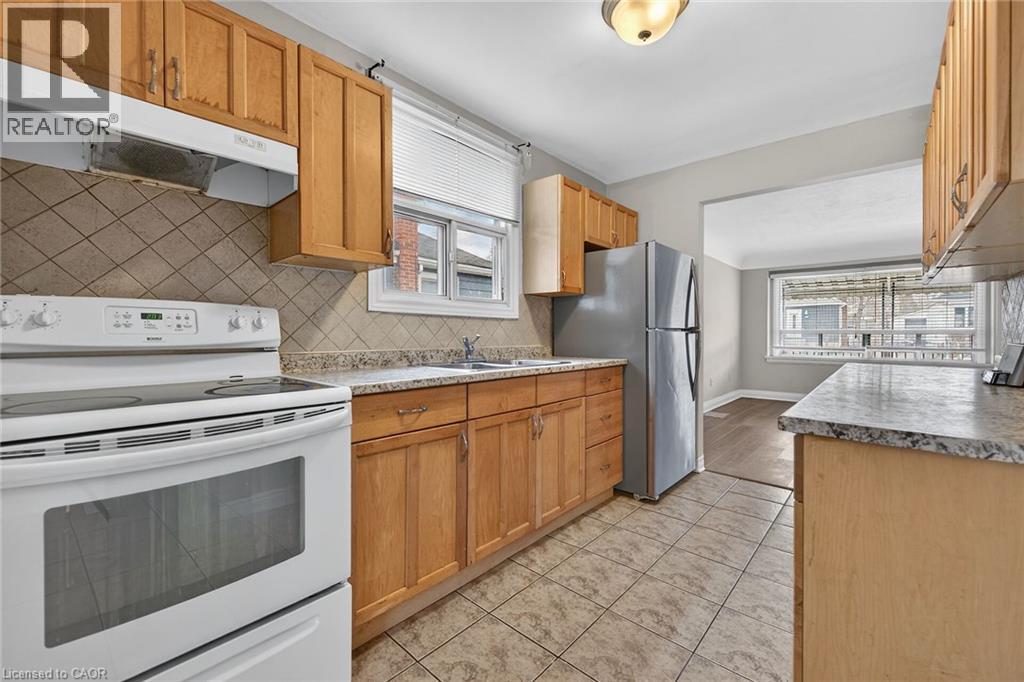 219 East 21St Street, Hamilton, ON - Indoor Photo Showing Kitchen With Double Sink