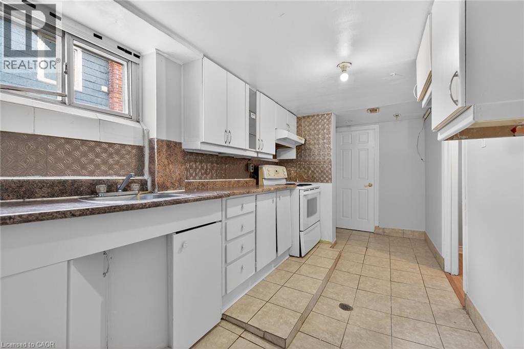 219 East 21St Street, Hamilton, ON - Indoor Photo Showing Kitchen