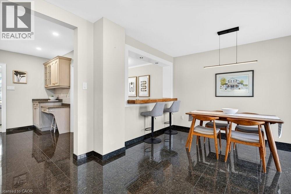 1525 Holburne Road, Mississauga, ON - Indoor Photo Showing Dining Room