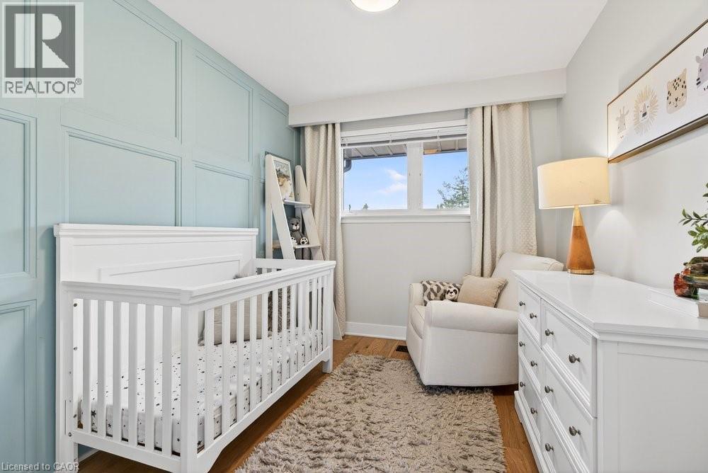 1525 Holburne Road, Mississauga, ON - Indoor Photo Showing Bedroom