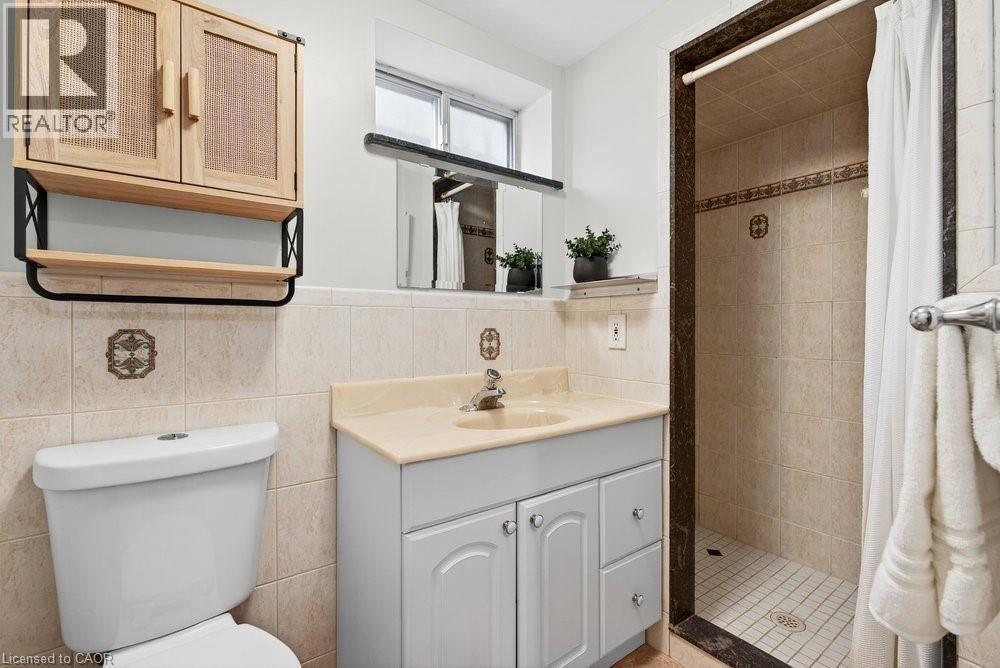 1525 Holburne Road, Mississauga, ON - Indoor Photo Showing Bathroom