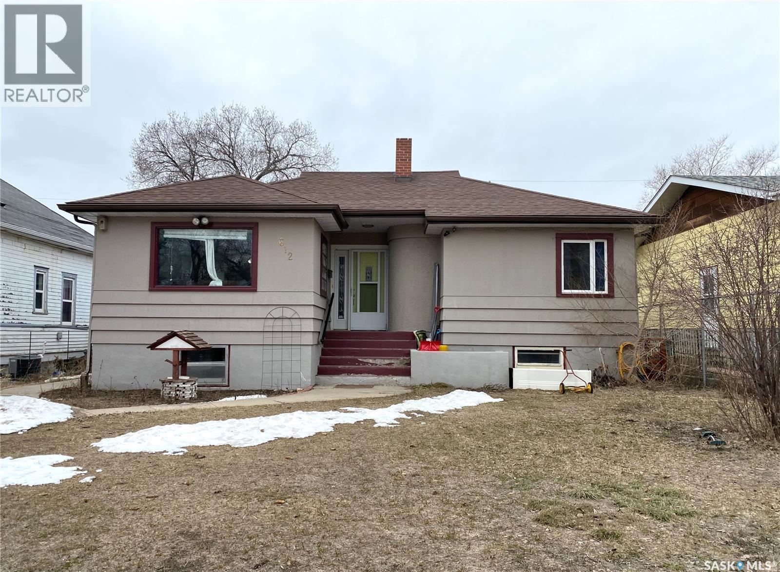 612 2Nd Avenue Nw, Swift Current, SK - Outdoor